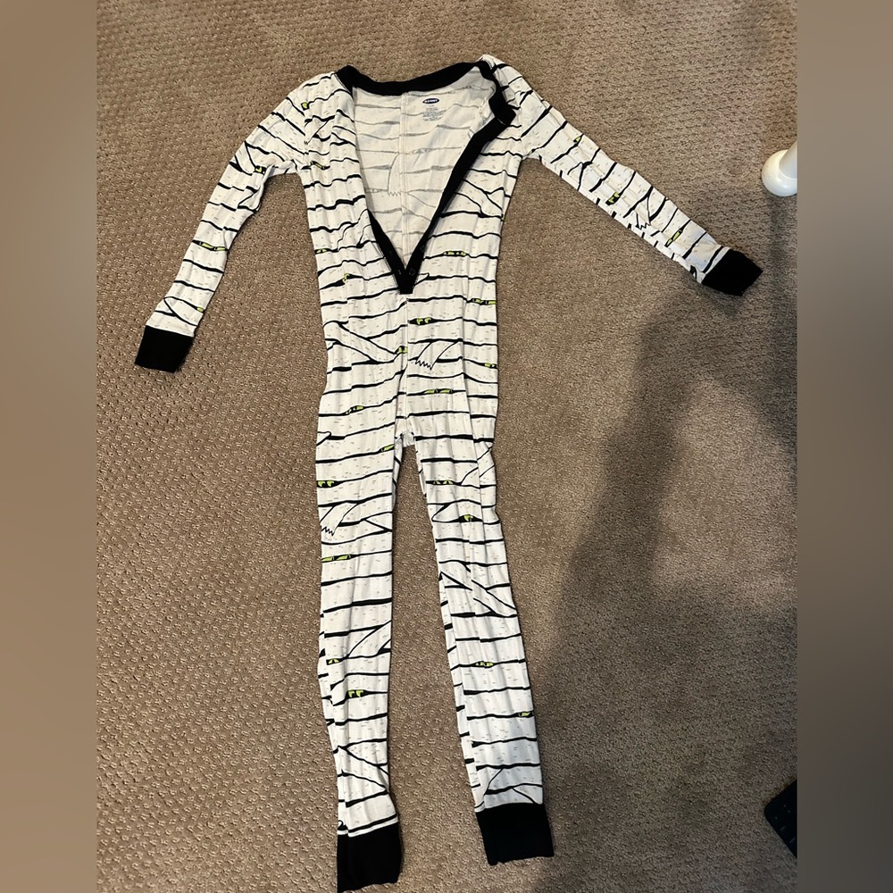 Old Navy 2021 Snug-Fit Glow In The Dark One-Piece Mummy Pajamas for Kids, L/10